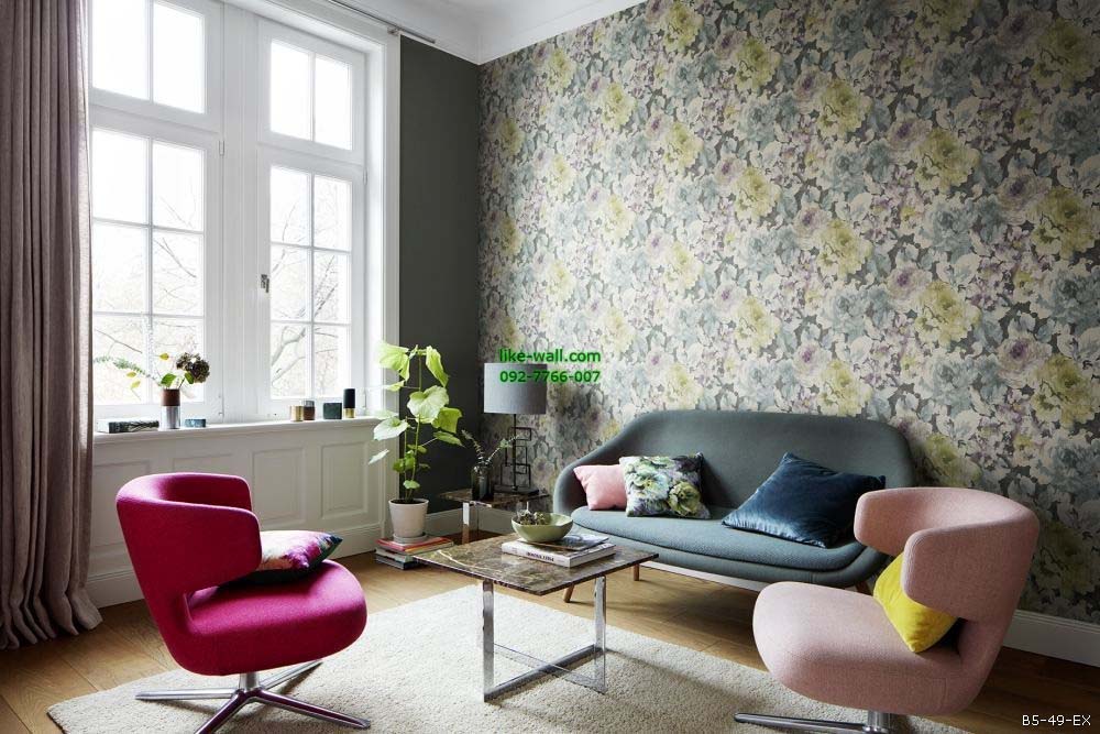 รูปภาพที่1 ของสินค้า : ตัวอย่างห้องนั่งเล่นตกแต่งด้วย วอลเปเปอร์ลายดอกไม้ สีม่วง-เขียว